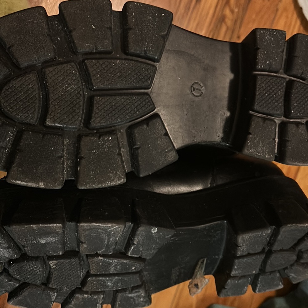 Boots - Picture 3 of 3